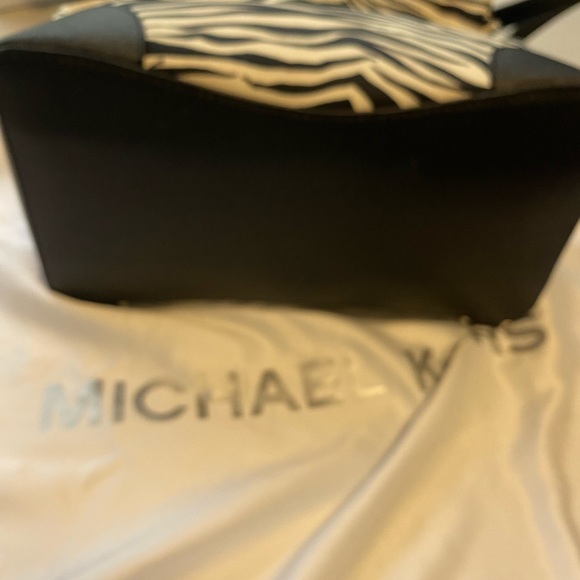 New Michael Kors Raven Medium Backpack - Picture 12 of 14